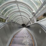 Eine lange Outdoor Rolltreppe Eine lange Outdoor Rolltreppe