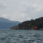 Aufgepeitschter See mit Tor Aufgepeitschter See mit Tor