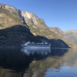 Ein kleines Kreuzfahrtschiff Ein kleines Kreuzfahrtschiff