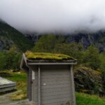 Klohäuschen mit Grasdach Klohäuschen mit Grasdach