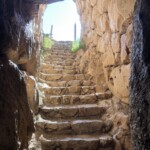 Blick aus der Zisterne in Mykene - Intakt nach 3300 Jahren Zisterne