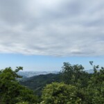 Tiefhängende Wolken, Blick zur Adria