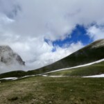 Rechts Monte Vettore, links Fels